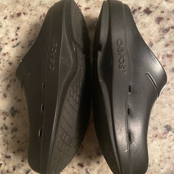 OOFOS Clogs - Picture 3 of 5